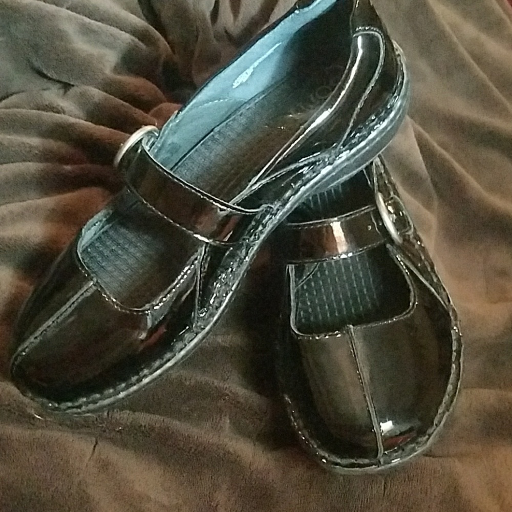 Patent leather born Mary Janes NWOT